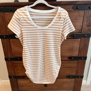 Old Navy Fitted Maternity Top - L